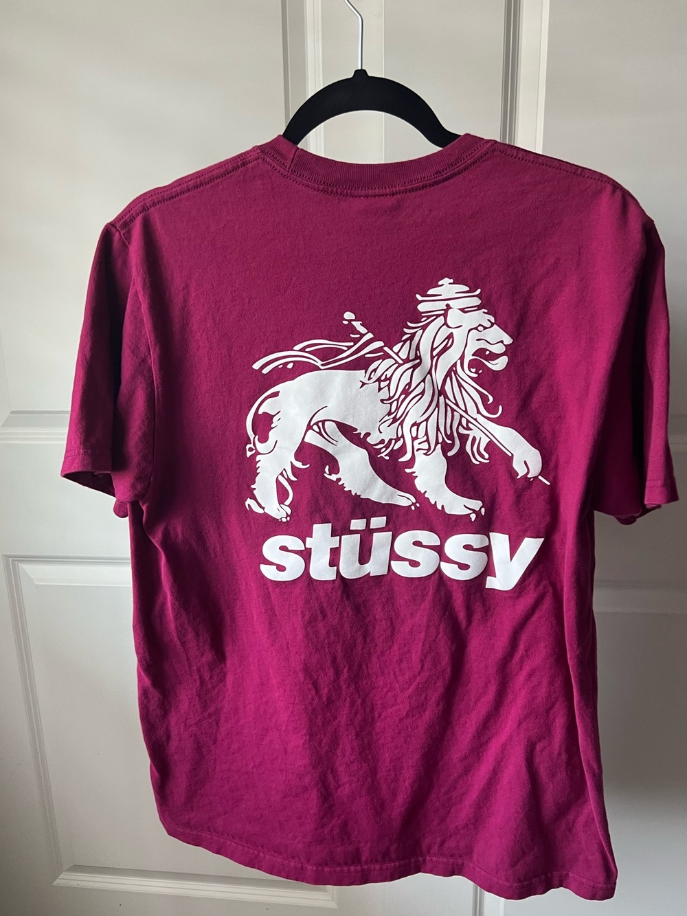 Stussy Men's Short-Sleeve Tee in Magenta with White Lion Graphic